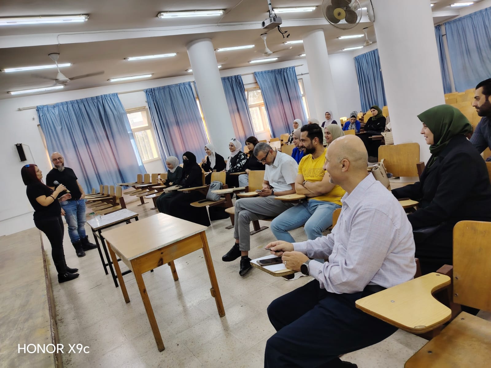 المدرسة النموذجية تستضيف أكاديميين من كلية العلوم التربوية ضمن برنامج Erasmus+