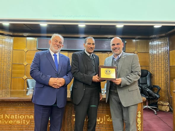 لدكتور علاء المخزومي من قسم المناهج وطرق التدريس في ندوة عقد في جامعة إربد الأهلية